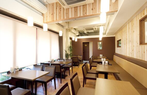 広い店舗清掃もプロが丁寧に行います | 福岡市でハウスクリーニングならモンキー ウォッシュ